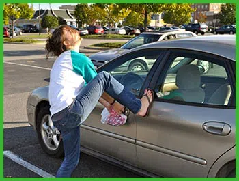 Haltom City Locksmith Service Haltom City, TX 682-227-6388 - locked-keys-in-car